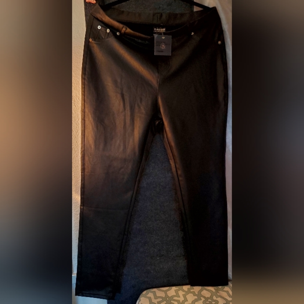 Tagoo Women's Black PU Leather Pants. NWT